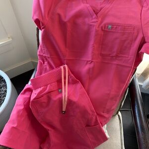 Fabletics Gelato Color scrubs set